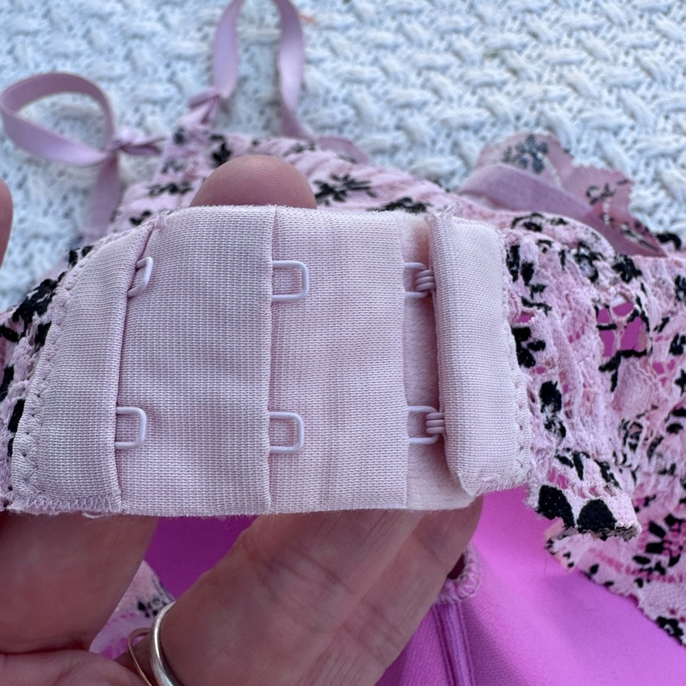 PINK XL WOMENS Floral Lace Bralette in Lavender and Black - Picture 11 of 12